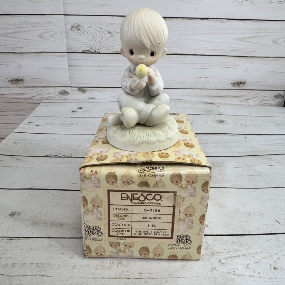 Precious Moments I Believe in Miracles E-7156 1981 Boy w Chick‎ Figurine Boxed